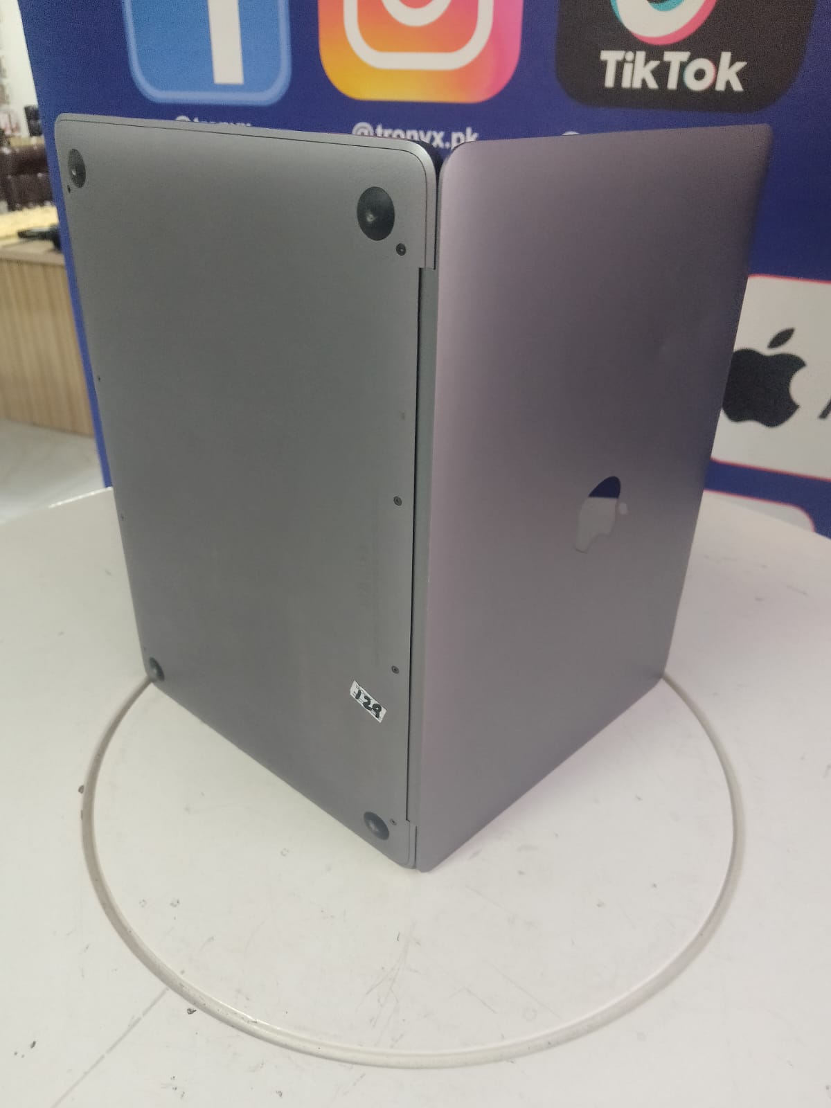 Apple MacBook 12-inch 2016 M3 8GB RAM 256GB SSD - Image 5